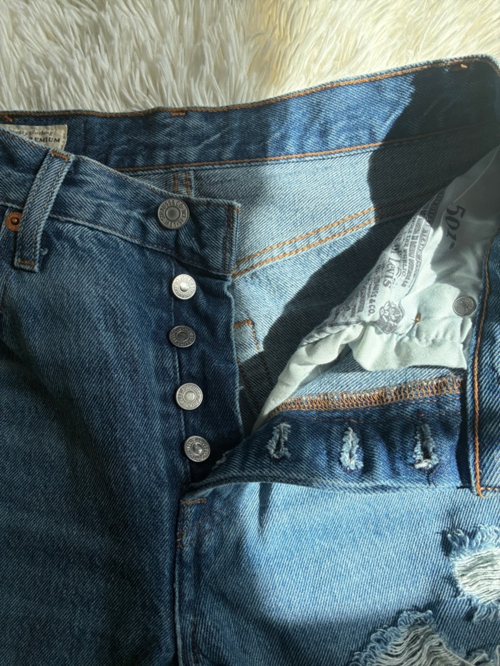 Levi's 501 Distressed - Picture 4 of 5